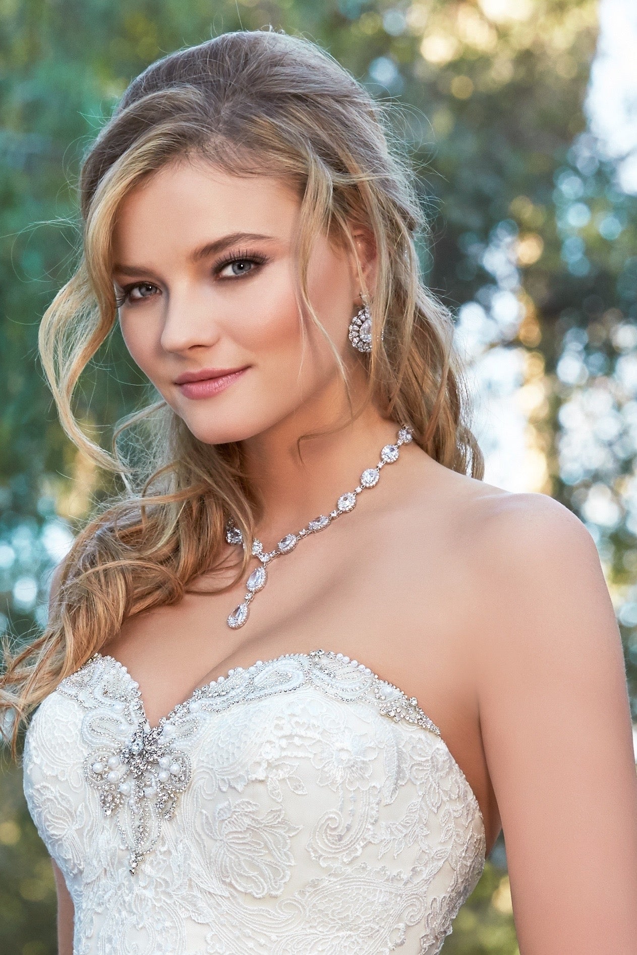 Dramatic Bridal Bib Statement Necklace with Rhinestones and Pearls
